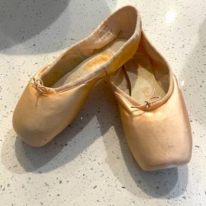 Ballet pointe slippers